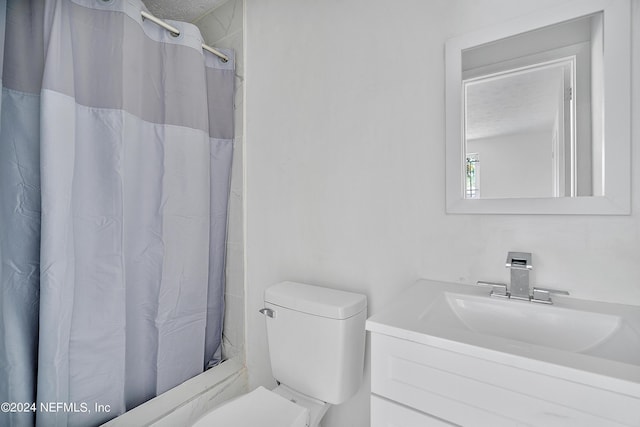 4435 Bedivere Rd, Jacksonville, FL 32208 - bathroom with toilet, vanity, and shower / bath combo with shower curtain