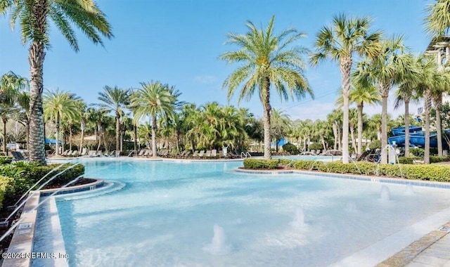 view of swimming pool