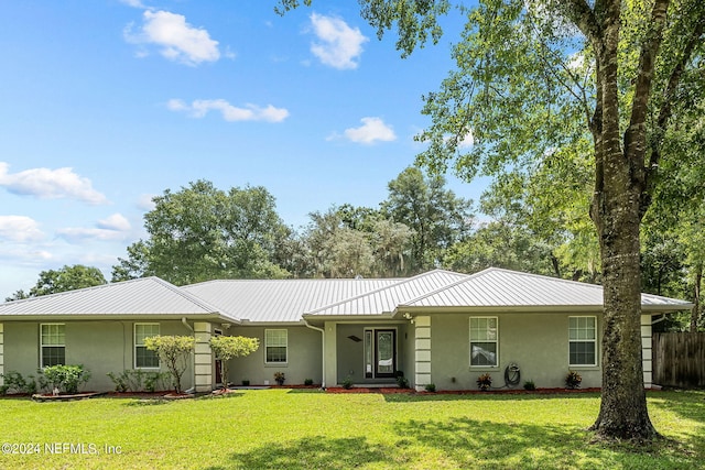 single story home featuring a front yard