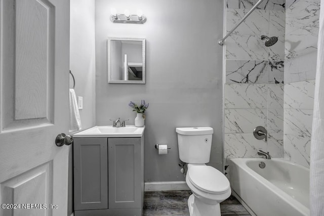 full bathroom featuring shower / washtub combination, baseboards, vanity, and toilet