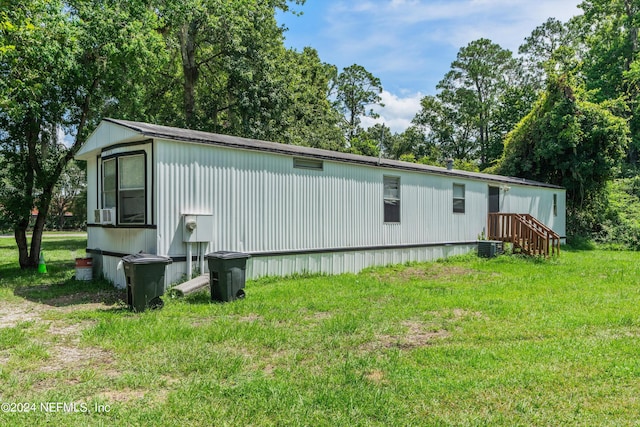 exterior space featuring a lawn