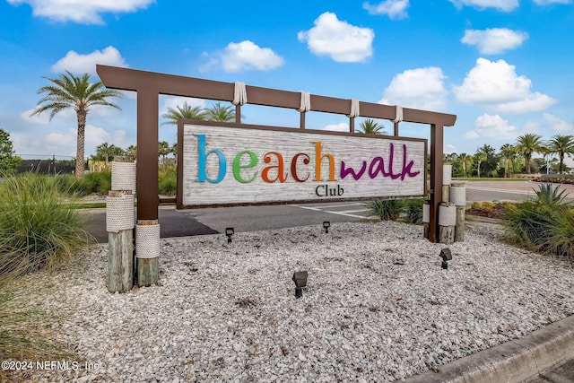 view of community / neighborhood sign