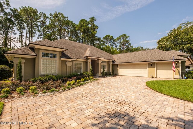 view of front of property featuring a garage