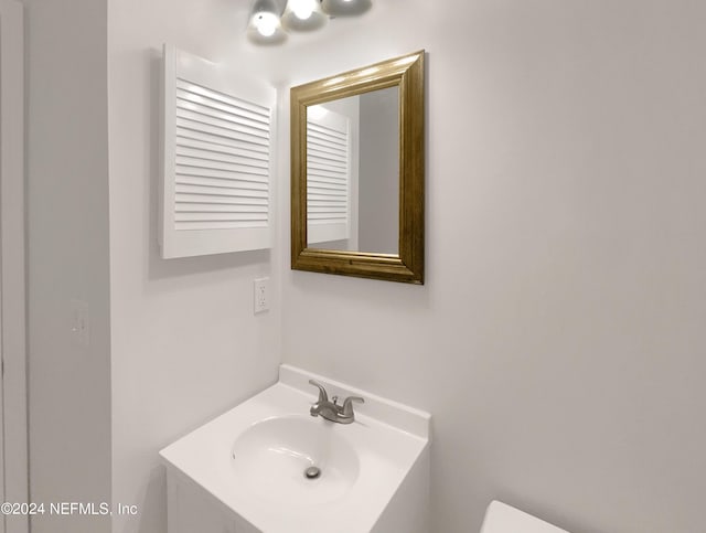 bathroom featuring sink