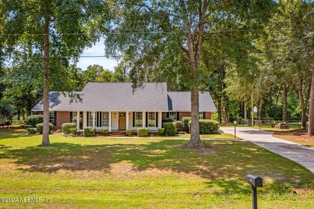 view of front facade with a porch and a front yard