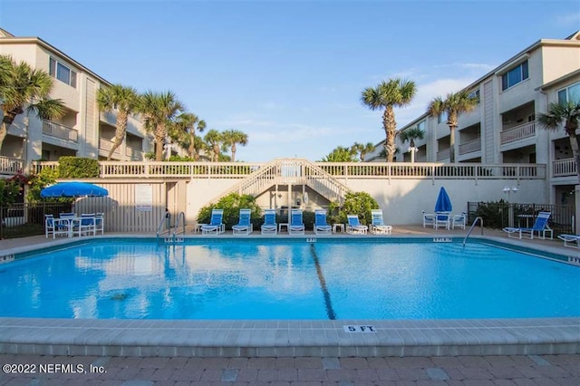 view of swimming pool