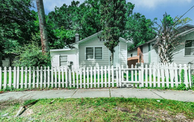 view of front of property