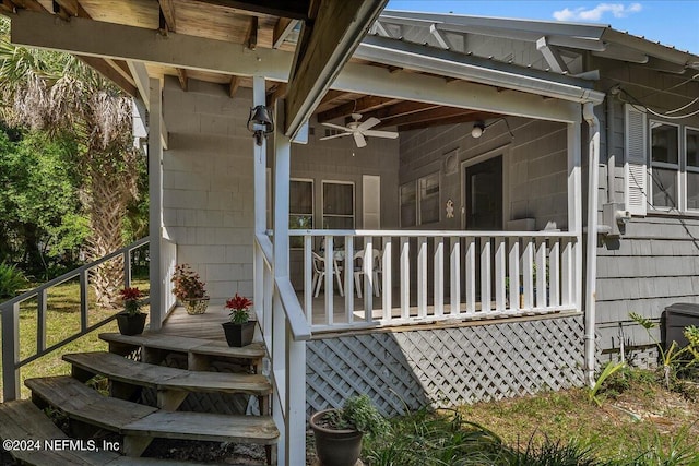 entrance to property featuring a ceiling fan