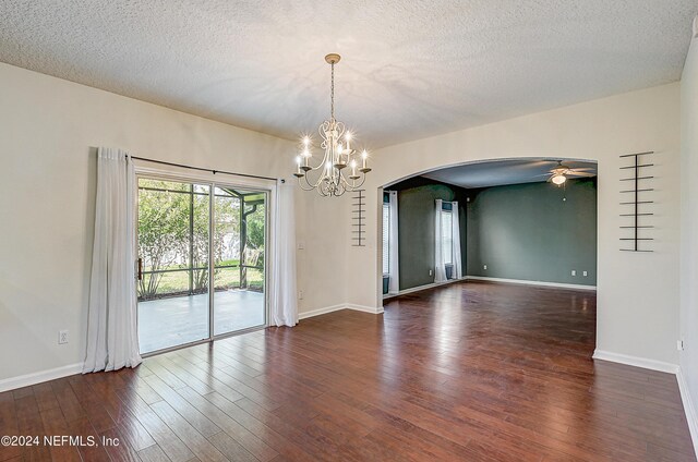 spare room with ceiling fan with notable chandelier, hardwood / wood-style flooring, and a textured ceiling