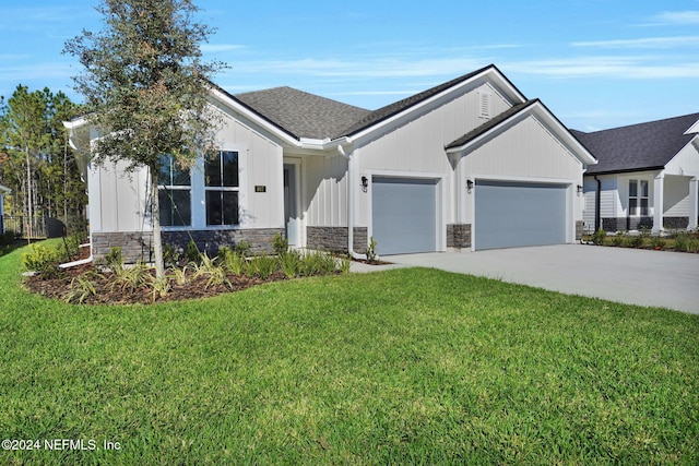 view of front of home featuring a front yard and a garage