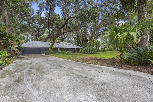 view of front of property with a front lawn