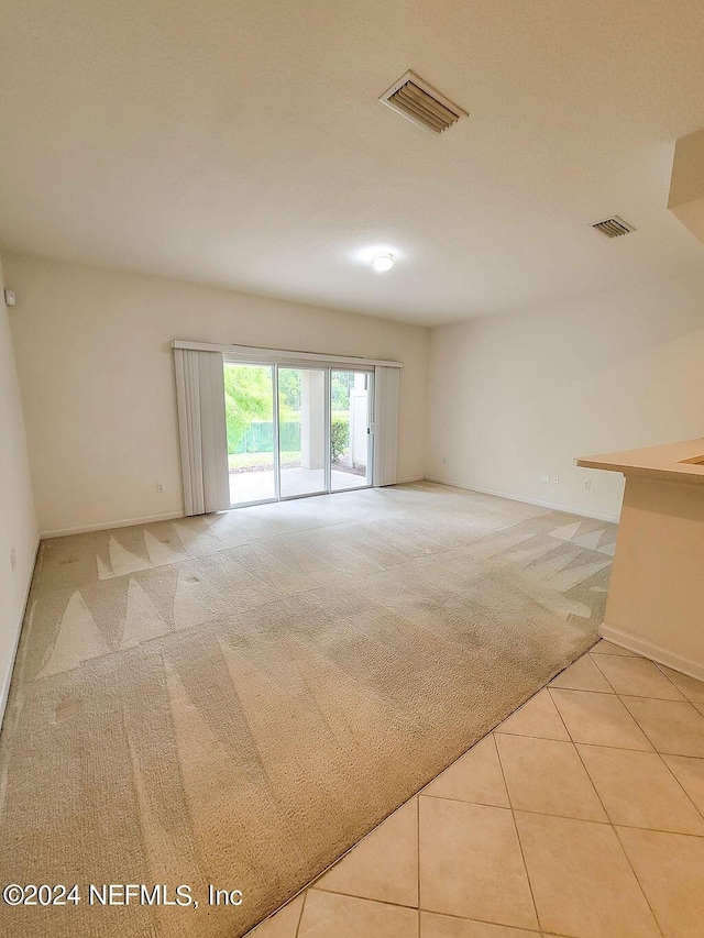 empty room featuring light tile patterned floors