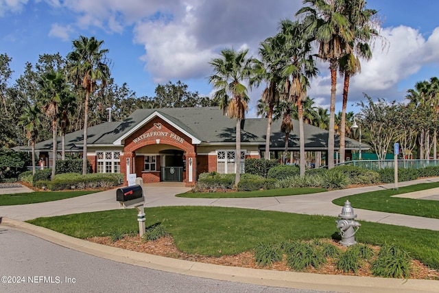 view of front of house with a front yard