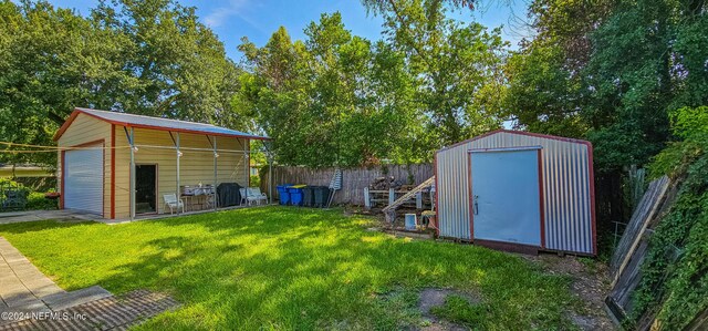 view of yard with a shed