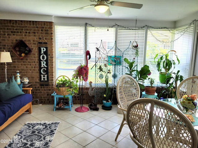 sunroom with ceiling fan