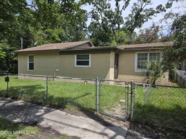 view of front of home with a front lawn