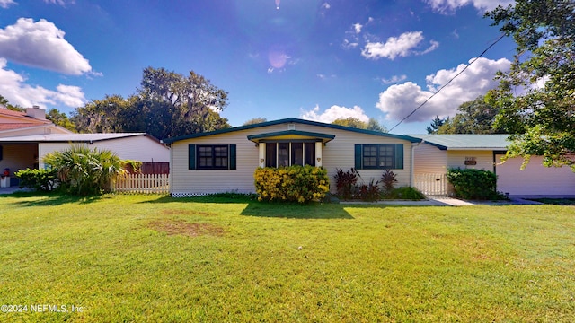 view of front of house featuring a front yard