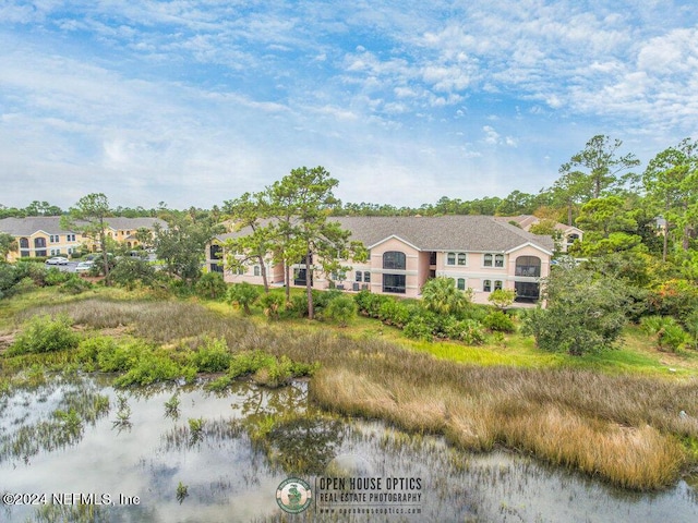 view of front of property featuring a water view