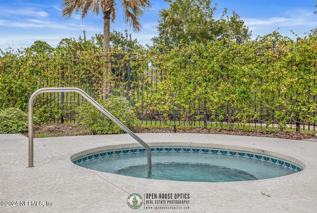 view of pool featuring an in ground hot tub