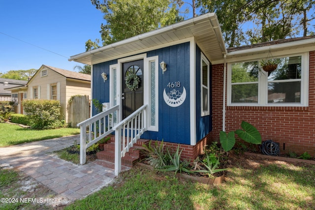 view of front of property with entry steps and brick siding