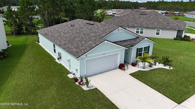 view of front of home featuring a front yard