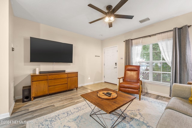 living room featuring light hardwood / wood-style floors and ceiling fan