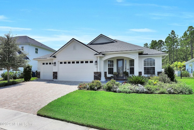 view of front of house featuring a garage and a front yard