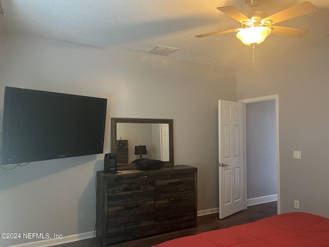 bedroom featuring a textured ceiling and ceiling fan