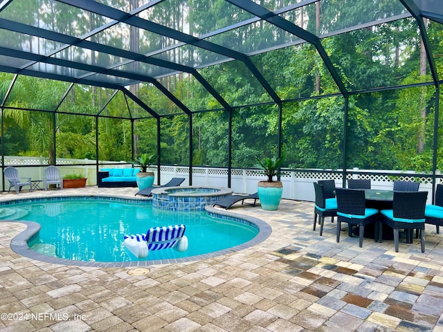 view of swimming pool with a pool with connected hot tub, outdoor dining space, a patio area, a lanai, and an outdoor living space