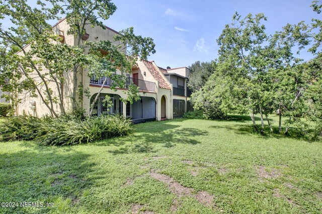 view of yard with a balcony