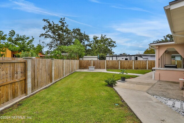 view of yard with a patio