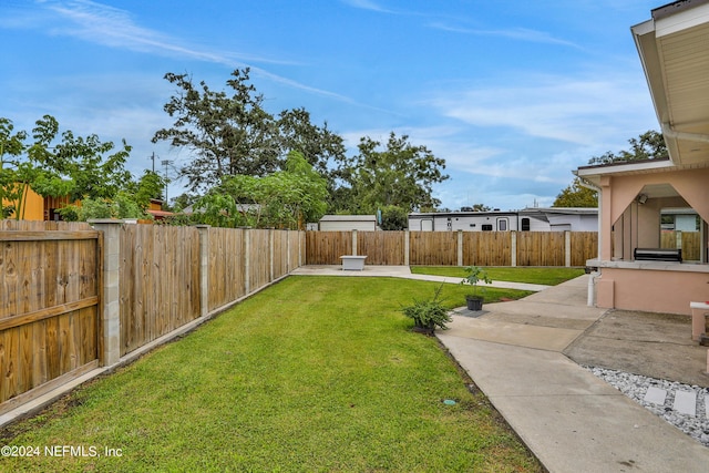 view of yard with a patio