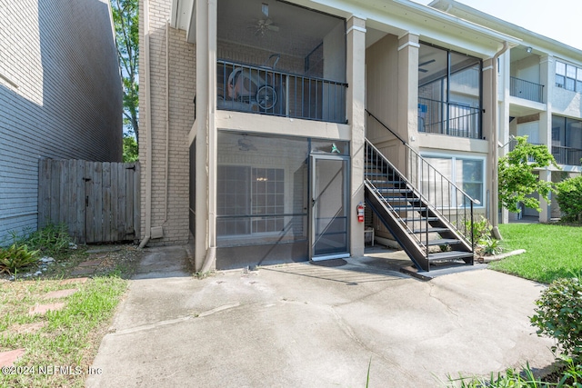 doorway to property with ceiling fan