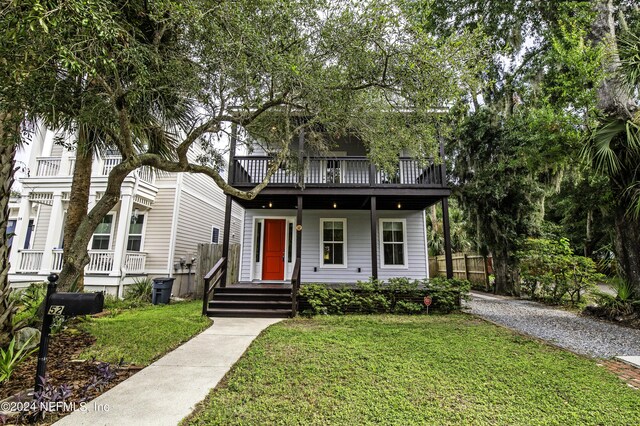 view of front facade with a front lawn