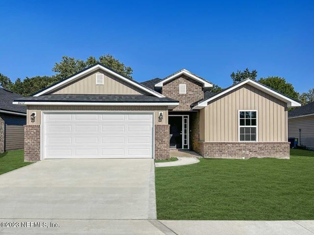 view of front facade featuring a garage, central air condition unit, and a front lawn