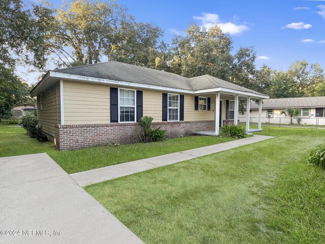 ranch-style house with a front lawn