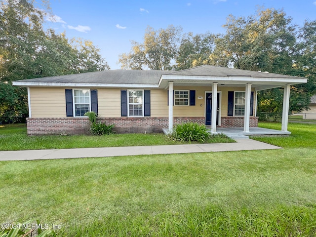 view of front of home featuring a front yard and covered porch