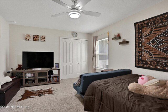 bedroom featuring carpet flooring, ceiling fan, and a closet