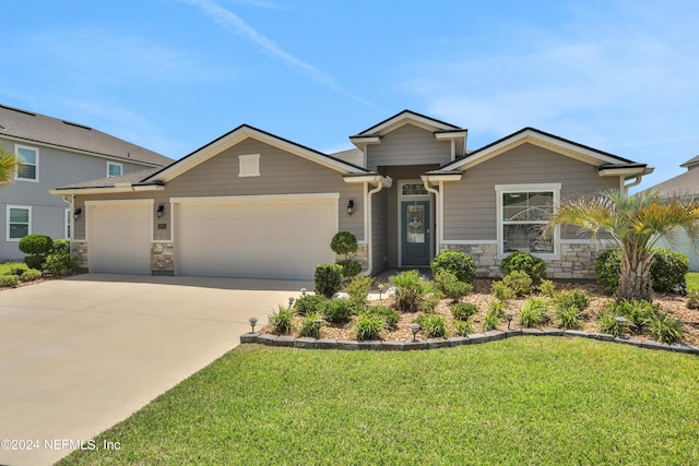 view of front facade featuring a garage and a front yard