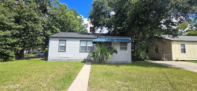 bungalow-style house with a front lawn