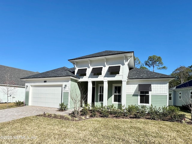 view of front facade featuring a front lawn and a garage