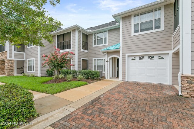 view of front of property featuring a garage