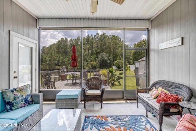 sunroom / solarium featuring ceiling fan