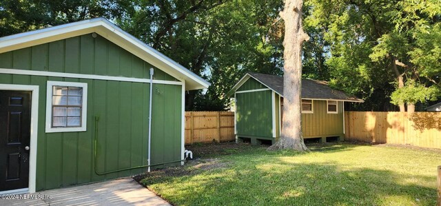 view of outbuilding with a yard