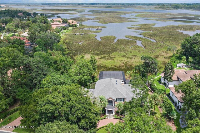 bird's eye view with a water view