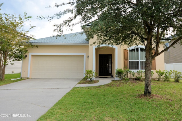 view of front of home featuring a garage and a front yard