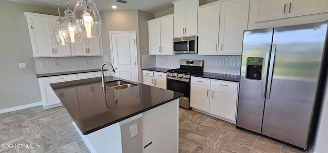 kitchen featuring sink, appliances with stainless steel finishes, white cabinetry, a center island with sink, and decorative light fixtures