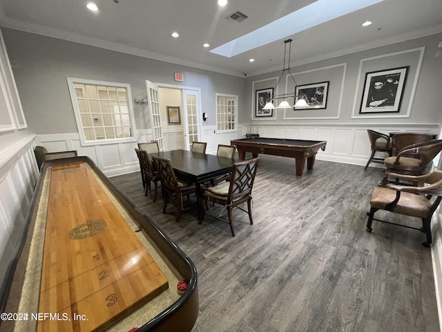 rec room featuring recessed lighting, wood finished floors, visible vents, and a decorative wall