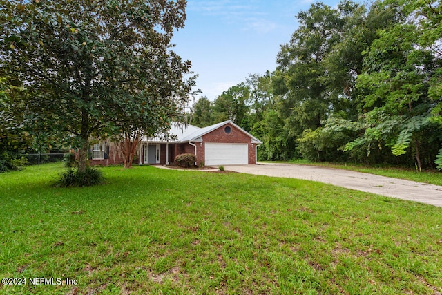 view of front of home featuring a front yard and a garage