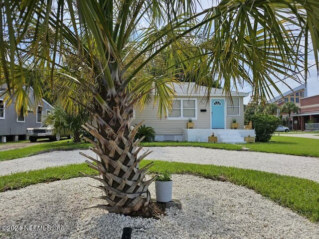 view of front of property with a front lawn